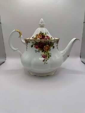 Royal Albert Large Old Country Roses Teapot 1.5L